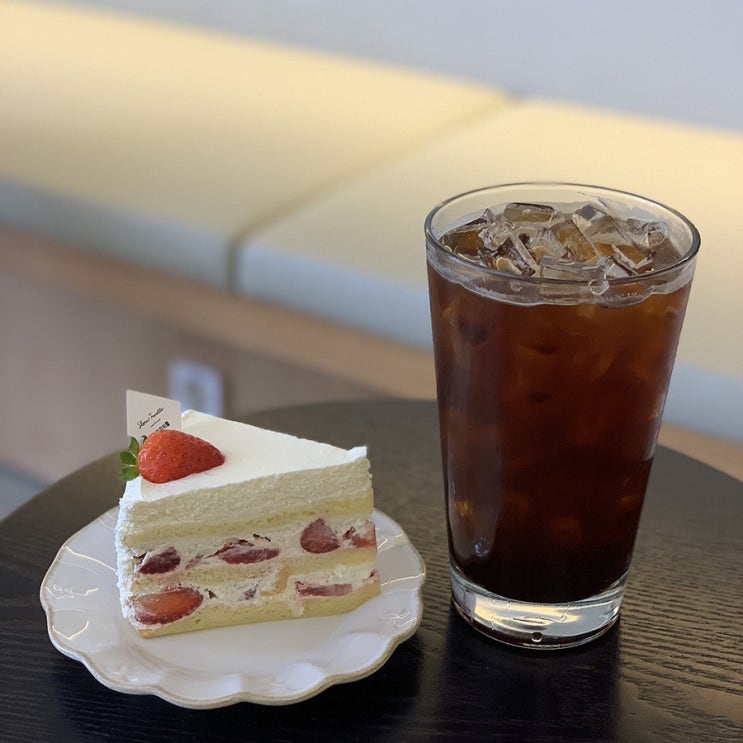 [동성로 카페] 여기를 케이크 맛집으로 임명합니다(^ヮ^)/ 딸기케이크 '슬로우터틀'