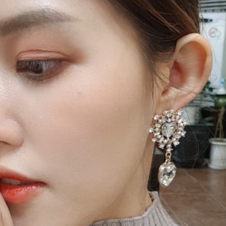  홍대 귀걸이 & 피어싱 라이크러브에서 !!