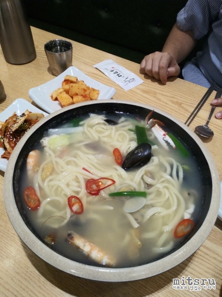  영종도칼국수 고래해물칼국수...시원한 국물이 일품