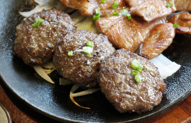  청계산 떡갈비 맛집으로 손색없는 막국수집 열두화덕 가을산구경과함께 다녀왔어요~