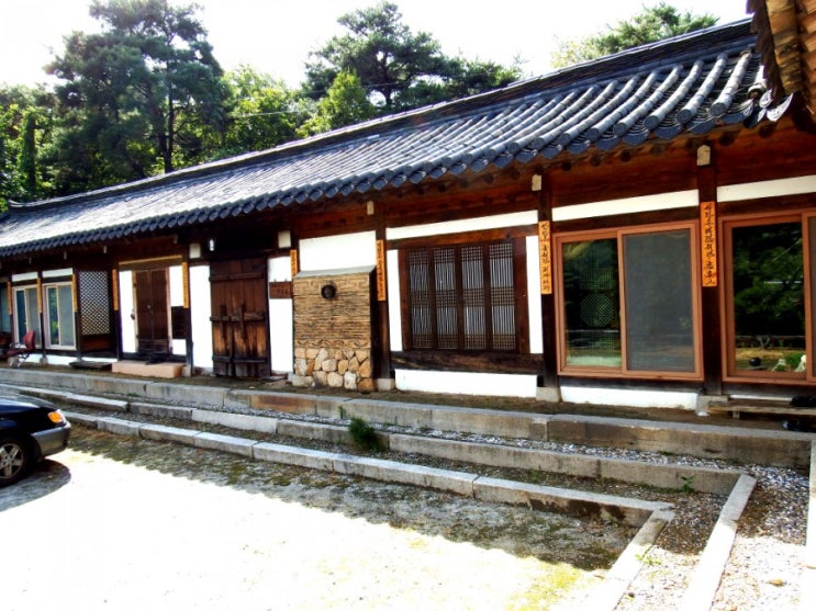  문화사랑방 징검돌 괴산 서예가 청산 형님 토굴에도 가을 타는 글귀가 바람에 날리고