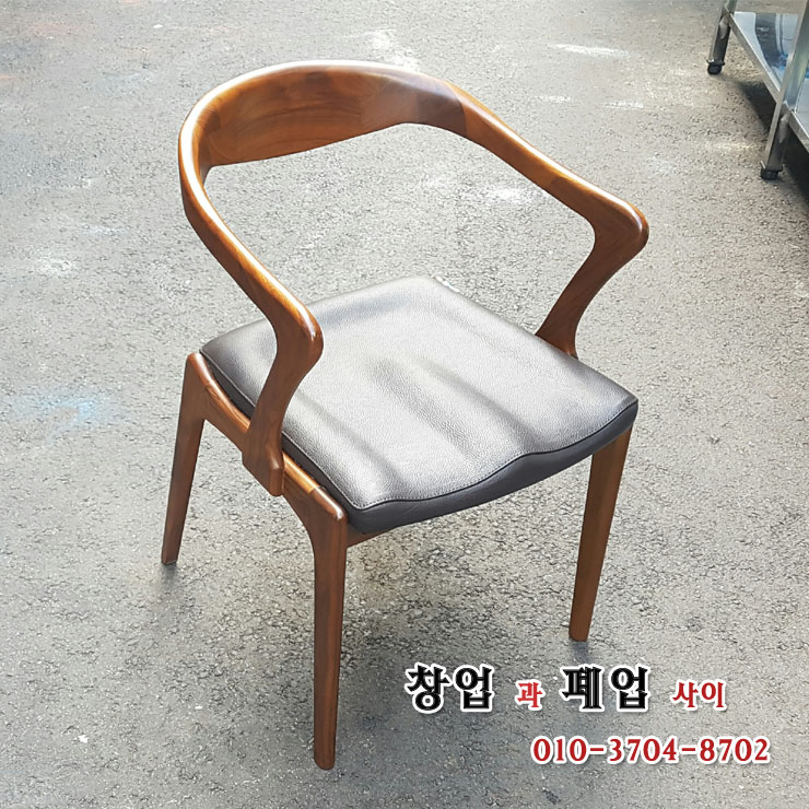  고급진 카페 커피숍 레스토랑에 어울리는 이탈리아 중고의자[폐업 정리 매입 전문]