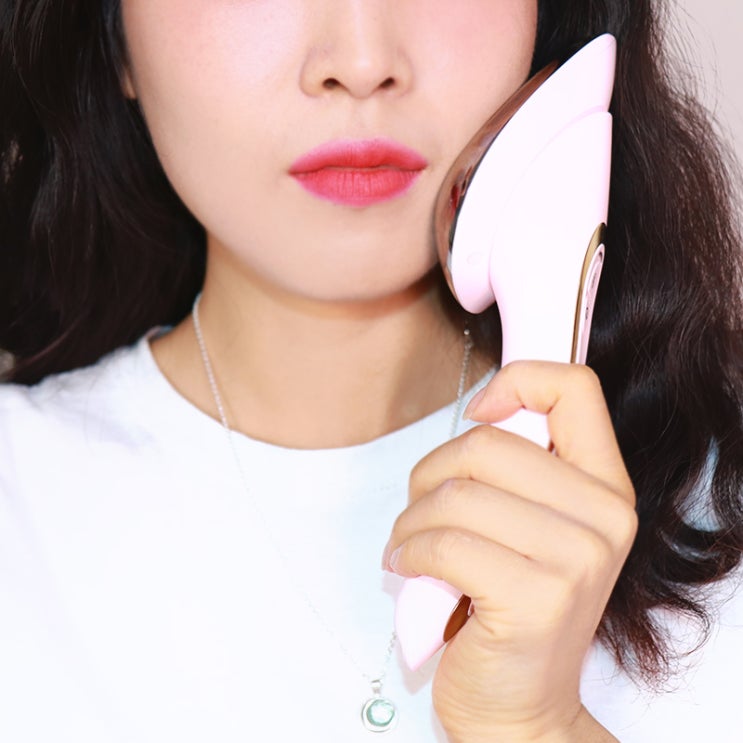  와디즈펀딩에서 만나봐요 발키리 아이스킨(iSKIN) 스킨 다리미 냉온갈바닉 홈케어 뷰티디바이스