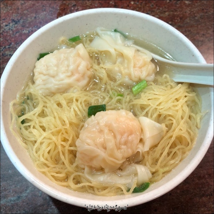  2019 여름휴가 홍콩 여행기 2일차/완탕면 로컬맛집, 템플 스트리트 야시장