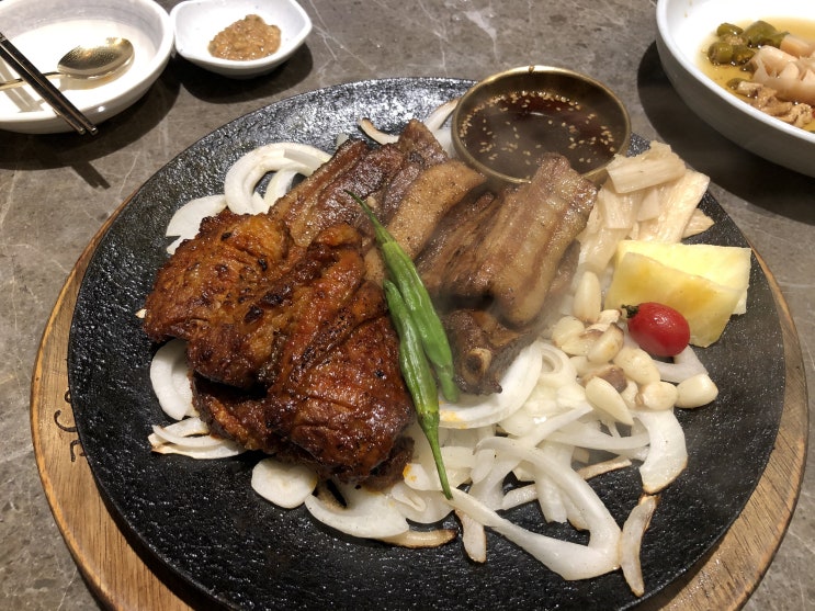  센텀 식당3선 편리하고 깔끔하게 구워나오는 돼지갈비 맛은 어떨까? 밀면 꼭 드세요