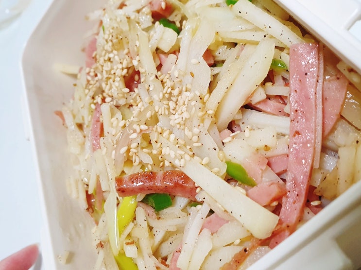  어른반찬.아이들반찬으로 최고~햄 감자채 볶음 부수지 않고 만드는 법!!