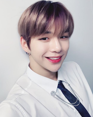  강다니엘 나이, 키, 혈액형, 남친짤, 지효와 열애인정