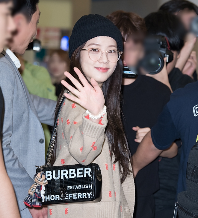  블랙핑크 지수 안경! 블루엘리펀트 안경 투명 뿔테 찾는다면 요거!