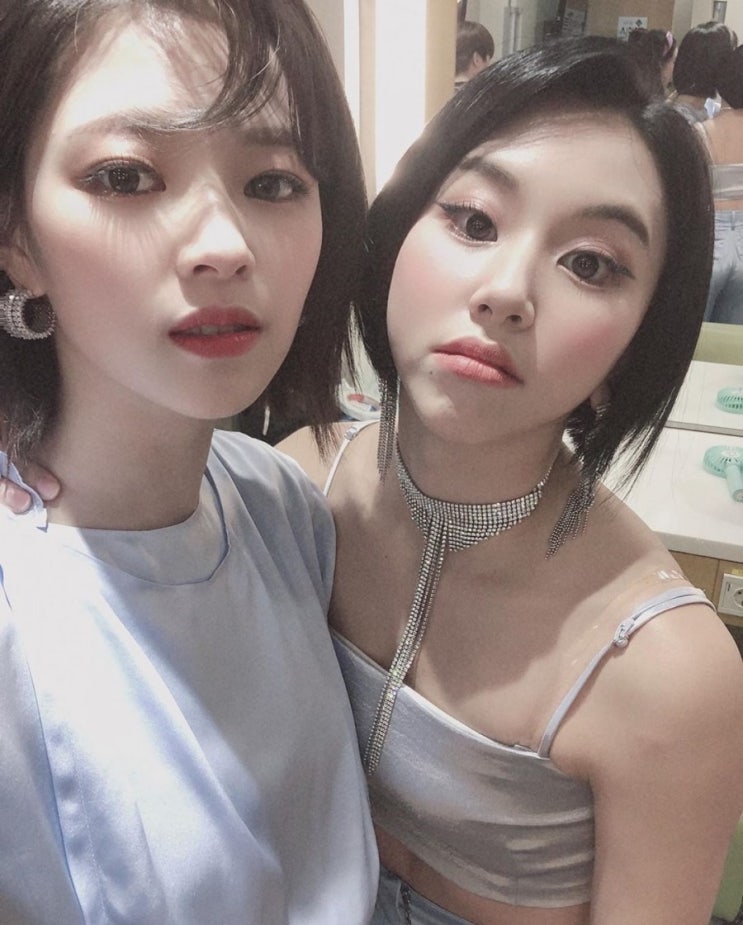  오랜만에 인스타그램에 사진을 올려준 트와이스 정연/ 준PO 4차전시구를 깔끔하게 마친 트와이스 다현