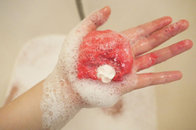 러쉬입욕제::러쉬 버블바 크리미캔디 풍성한 거품목욕 원한다면 사용해봐