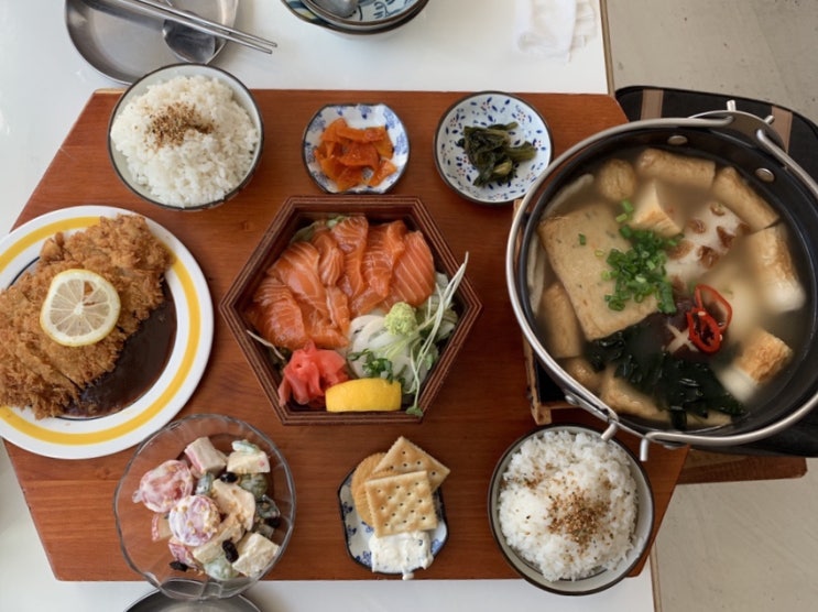  홍대 토끼정 * 이색적 분위기에서 즐긴 수제연어장토끼밥상