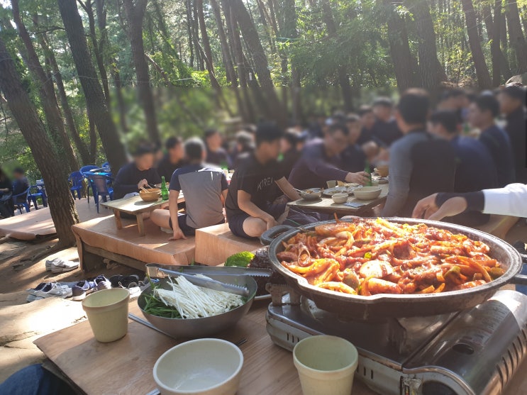  부산대 솔밭집에서 느끼는 산 속 막걸리 타임