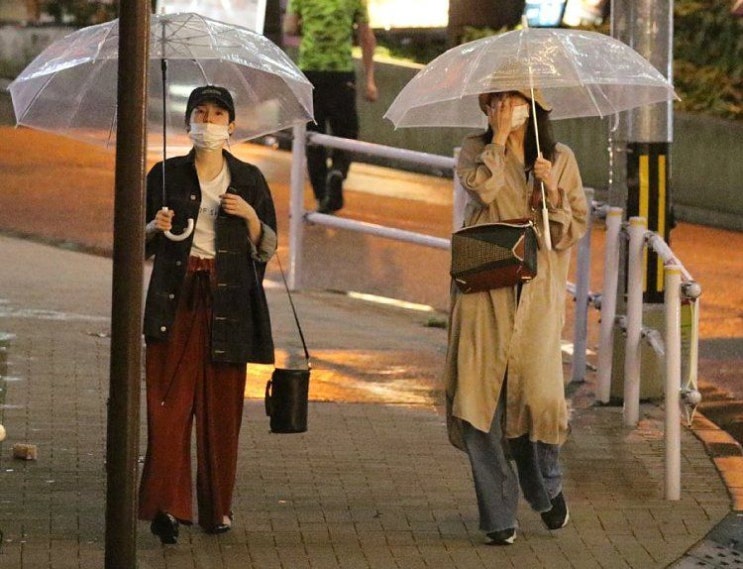  아라가키 유이×렌부츠 미사코, 고급 야키니쿠점 밀회에서 보인 수수한 모습