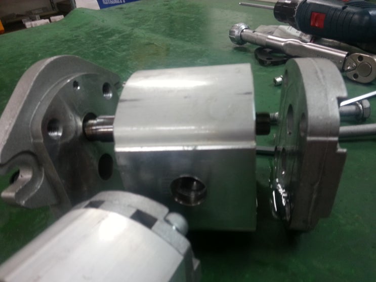  유압유니트,유압실린더 및 각종 유압부품,유압기기는 비비에이치 - 기어펌프 (GEAR PUMP)