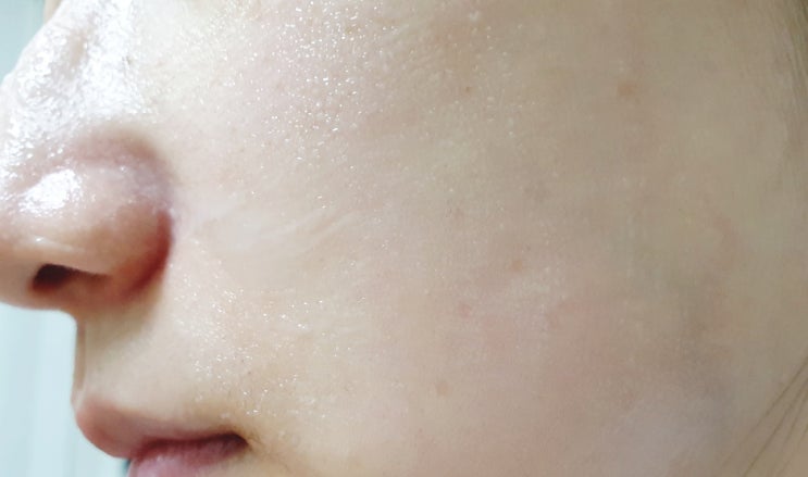  DMCK하이드레이션 워터드롭크림 사용해보니, 물방울이 송글송글 맺히고 촉촉해요!