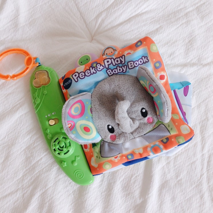  [엄마표영어] 영어노출 기록 01. Peek & Play Baby Book 신나게 읽어주기
