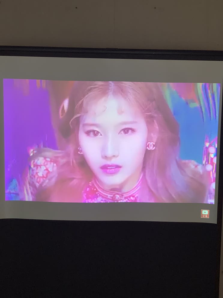  가정용 홈시네마 LG빔프로젝터 스크린 천장 셀프 설치