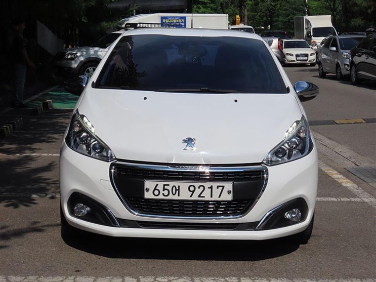  푸조 208 1.6 5도어 / 2017년식 / 17,445km / 오토 / 디젤 / 459501372