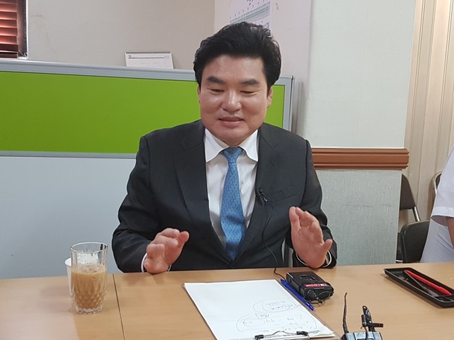  검찰 징역 8년 구형에 원유철 의원 “정치보복, 억울하다”