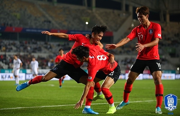 [U-22 챔피언십 본선 평가전] 김학범 감독이 이끄는 U-22 남자대표팀은 '정우영 도움- 오세훈 결승골' 우즈베키스탄에 3-1 역전승