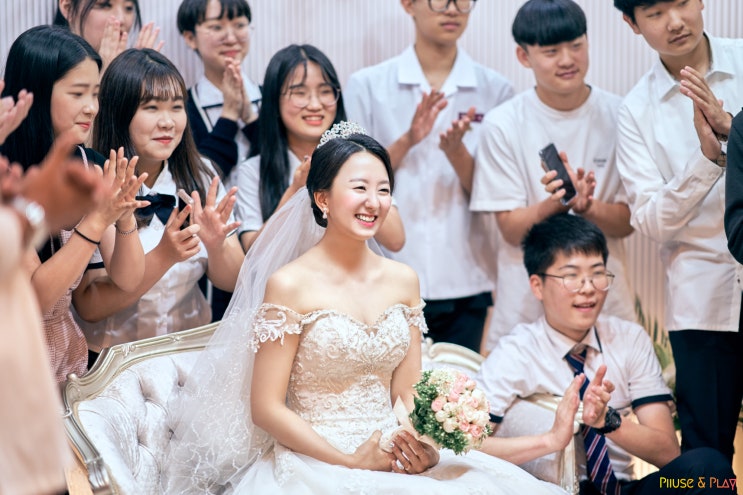  사랑스러운 미소의 두 분과 함께한 대전 둔산사학연금웨딩홀 본식스냅 with 스냅 포즈앤플레이