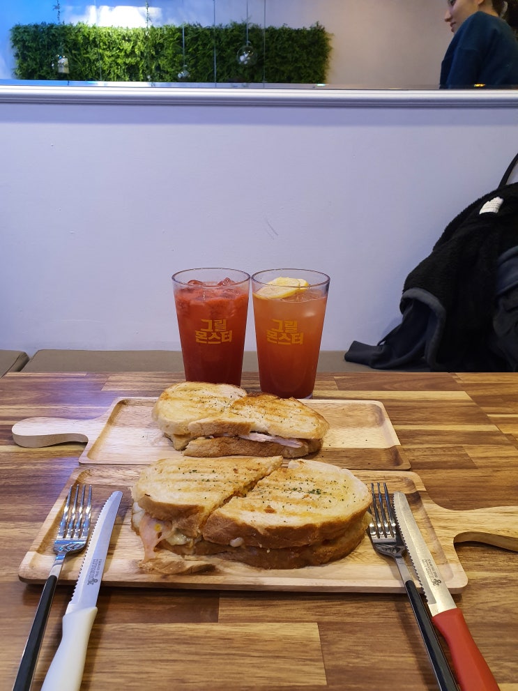 [서울맛집] 면목동맛집 ‘그릴몬스터’ 존맛탱 샌드위치와 함께 즐기는 커피! 간단한 식사로 딱이에요 면목동샌드위치 면목역그릴몬스터 면목역샌드위치 면목역카페 면목동카페