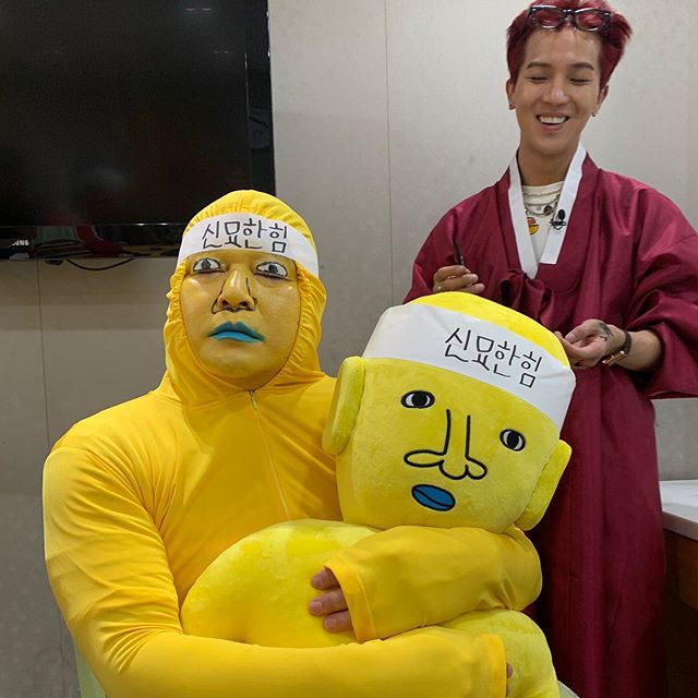  tvnbros  인스타그램 -  묘한이 둘과 흡족해하는 분장쌤 ++ <신서유기7>