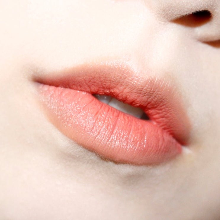  분랩 각질부각없는 컬러웨이 벨벳 틴트 , 꽃잎 물들인 립표현  (피오니코랄 , 리드베이지)
