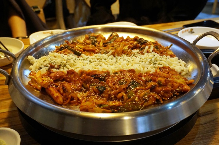  고쉬멍, 의외의 홍대 맛집 - 닭갈비와 쉬멍국수