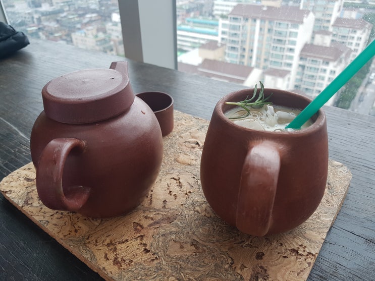  [삼성중앙역 카페/삼성 분위기 좋은 카페/삼성동 이색 카페] 티컬렉티브 삼성점 feat. 밀크티