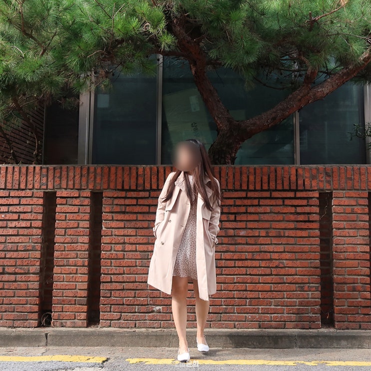  페미닌쇼핑몰 유니스 by.yoon 클래식 더블 트렌치코트로 연출한 가을 데일리룩 OOTD 