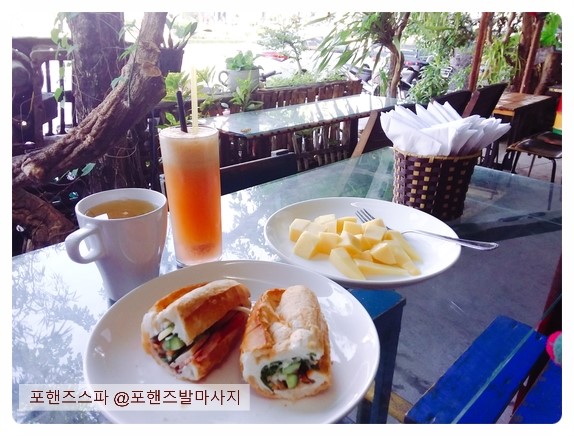 다낭 단꼬게스트하우스  왕스펍 아침식사 에서 동네로컬맛집 을 만나보세요^-^
