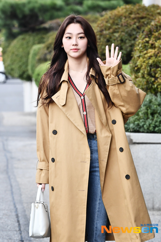  Tory Burch 토리버치 19FW 매들린 가디건 카멜 강미나 착용 CONTRAST-TRIM MADELINE CARDIGAN