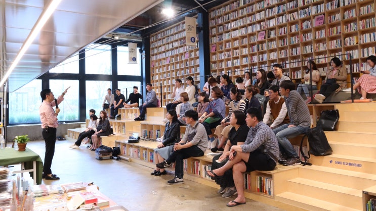  오픈 2주년 기념 행사 <직장은 없지만 밥은 먹고삽니다> 김성환 작가 저자 강연회 (in 예스24 부산 수영점 F1963)