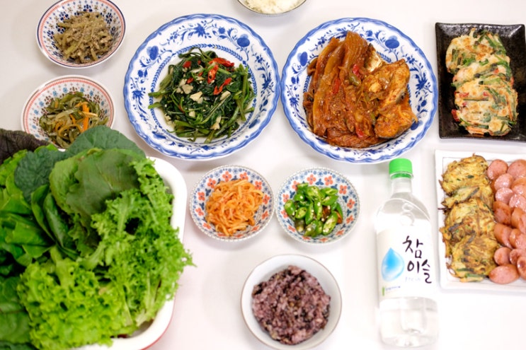  반찬 만들기 - 버섯전, 미역줄기볶음, 고구마순볶음 그리고 푸짐한 쌈밥