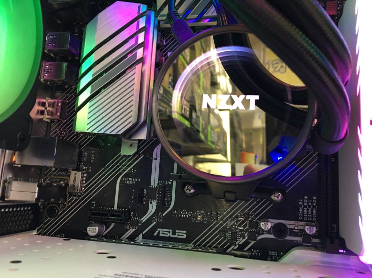  AMD 라이젠 9 3900X + RTX 2070 슈퍼 수냉식 쿨러 장착 컴퓨터(샌드위치 방식)