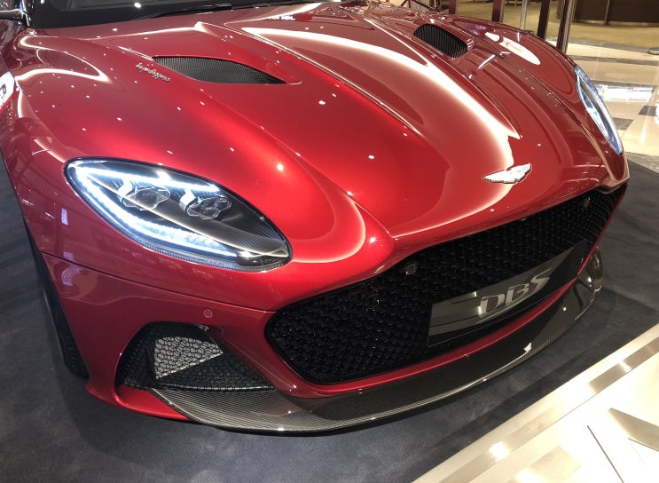  애스턴마틴 DBS 둘러보기, 애스턴마틴 DB11