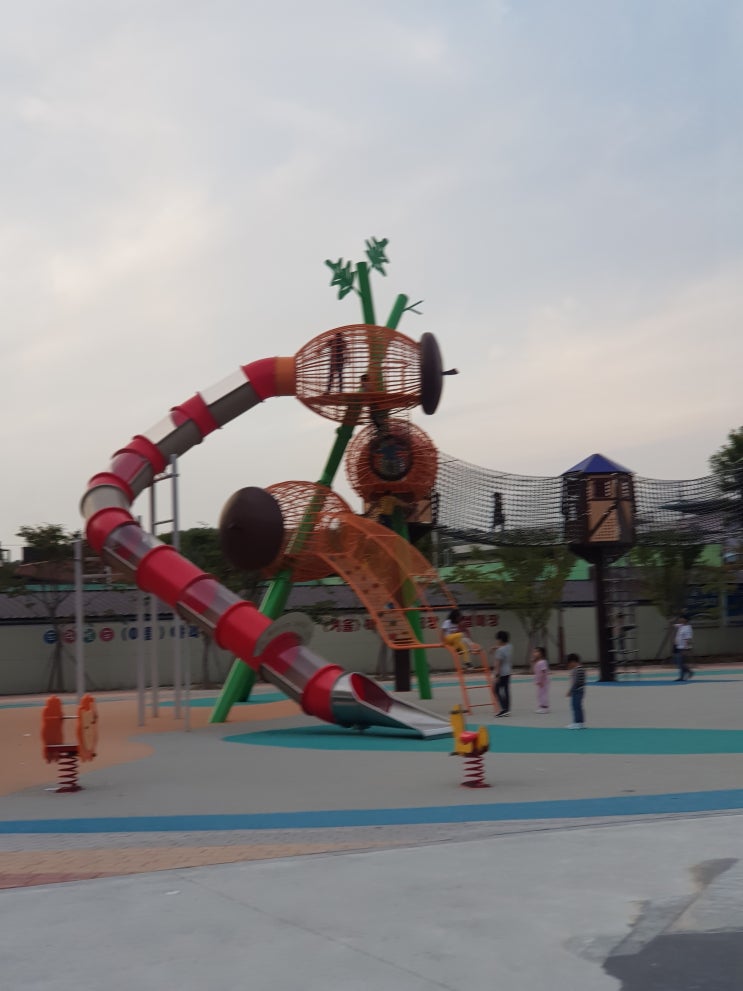  개구리 아빠의 생각 - 놀이터 무엇이 중요할까?