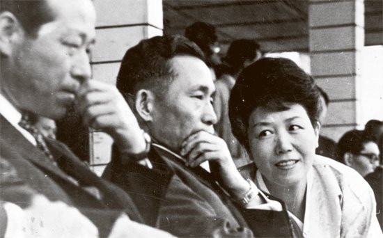  박정희 의 여성편력 김재규 비밀안가에 다녀간 여자만 200여명이라는 진술