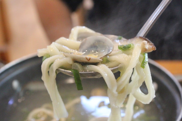  간장게장과 함께 즐기는 대부도 칼국수맛집