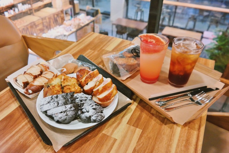 울산 동구 일산동 :: 일산지 해수욕장 카페추천, 빵이 맛있는 '제이팩토리'