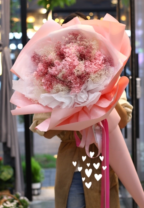  1주년 기념일 꽃다발로 축하해주기