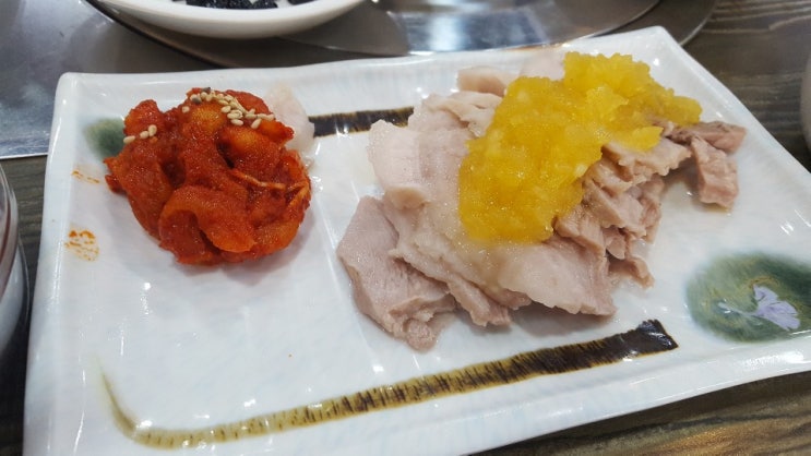  우연히 들린 가게에서 맞본 마늘보쌈 처음이다^^
