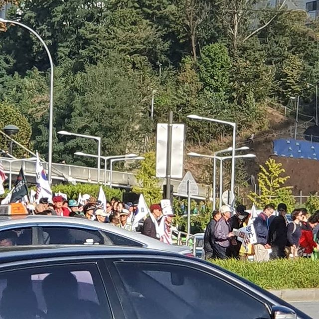  대통령 각하, 어르신들의 섭섭한 마음을 한시바삐 풀어주세요