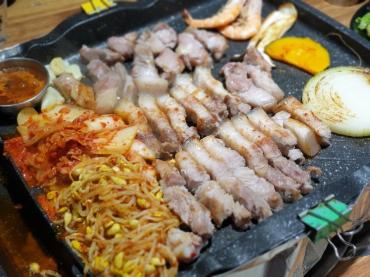  제주도 가족여행 2일차 먹거리!! 소희네국수 고기국수와 엄부랑 제주흑돼지!!