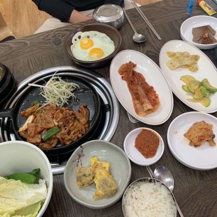  10월일상:일곡동옹기집/일곡동맛집/패밀리랜드자동차극장/푸라닭블랙알리오/본죽육개장죽/무안톱머리해수욕장/킹크랩/밀물/바오바/온천할머니집/노란꽃축제/창평국밥/오징어회/항아리보쌈