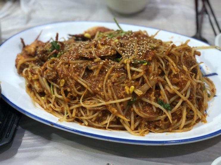  창원에서 유명한 초가집에서 꽃게찜을 먹어보았어요.