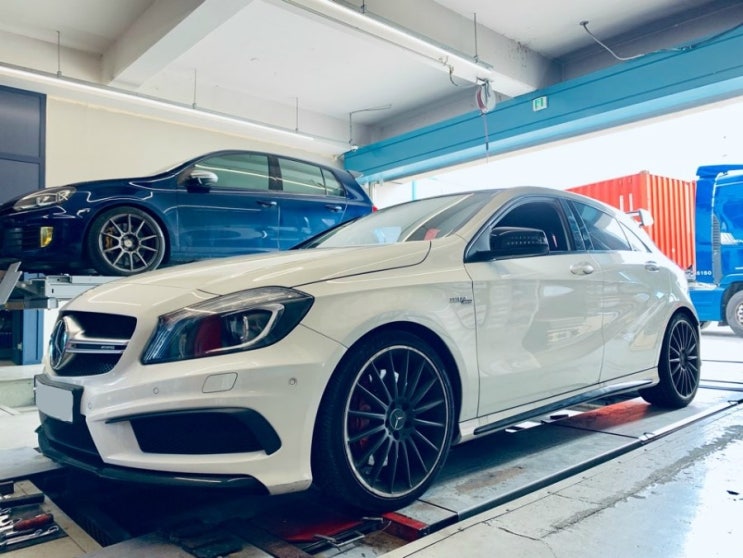  벤츠A45AMG 타이어교체 브릿지스톤 아드레날린 RE003 대구 타이어피니쉬