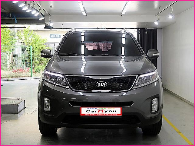  기아뉴쏘렌토R 2WD 2.0 TLX스페셜 중고차의 고급스러움