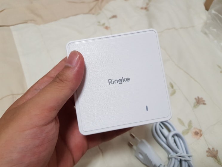  링케 USB-PD 멀티 충전기 - 충전할 때 복잡한 선은 이렇게 정리도 가능해요.